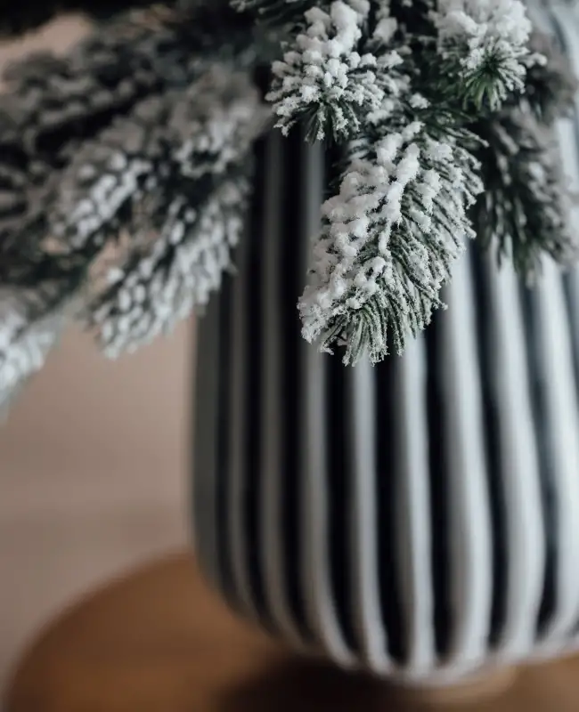 Vasi in ceramica a righe