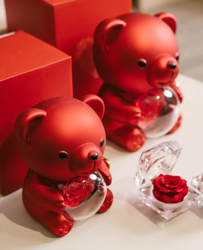 Orsetto con rosa stabilizzata