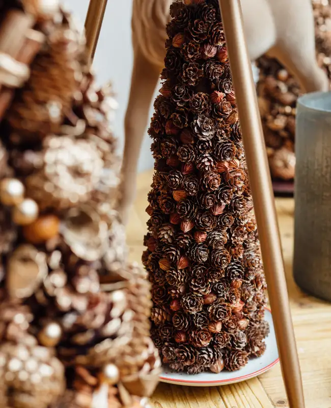Albero decorativo con pigne
