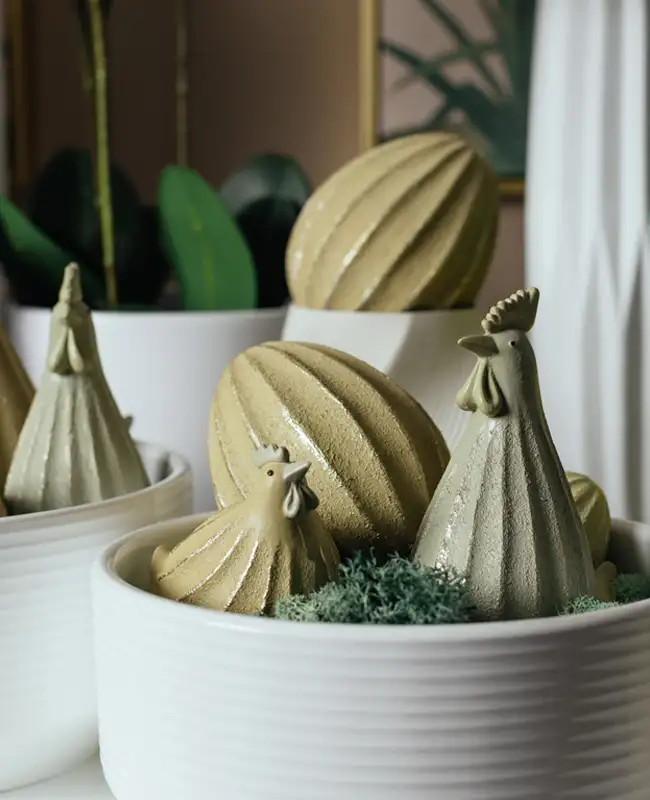 Galli e gallinelle in resina