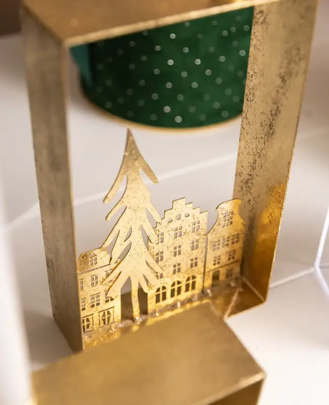 Portacandele in metallo dorato