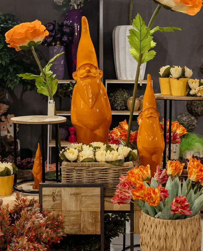 Gnomo arancione in ceramica