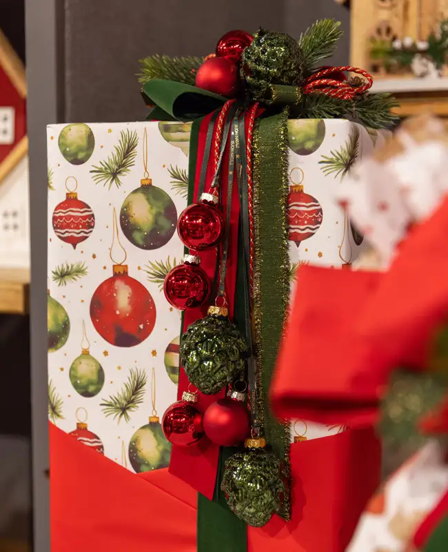 Confezioni natalizie bianche e rosse